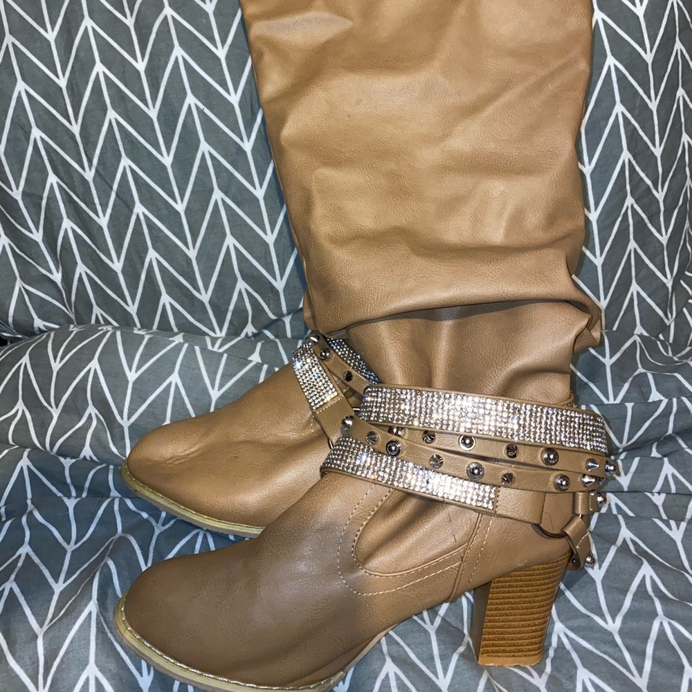 Knee high Beige heels boots